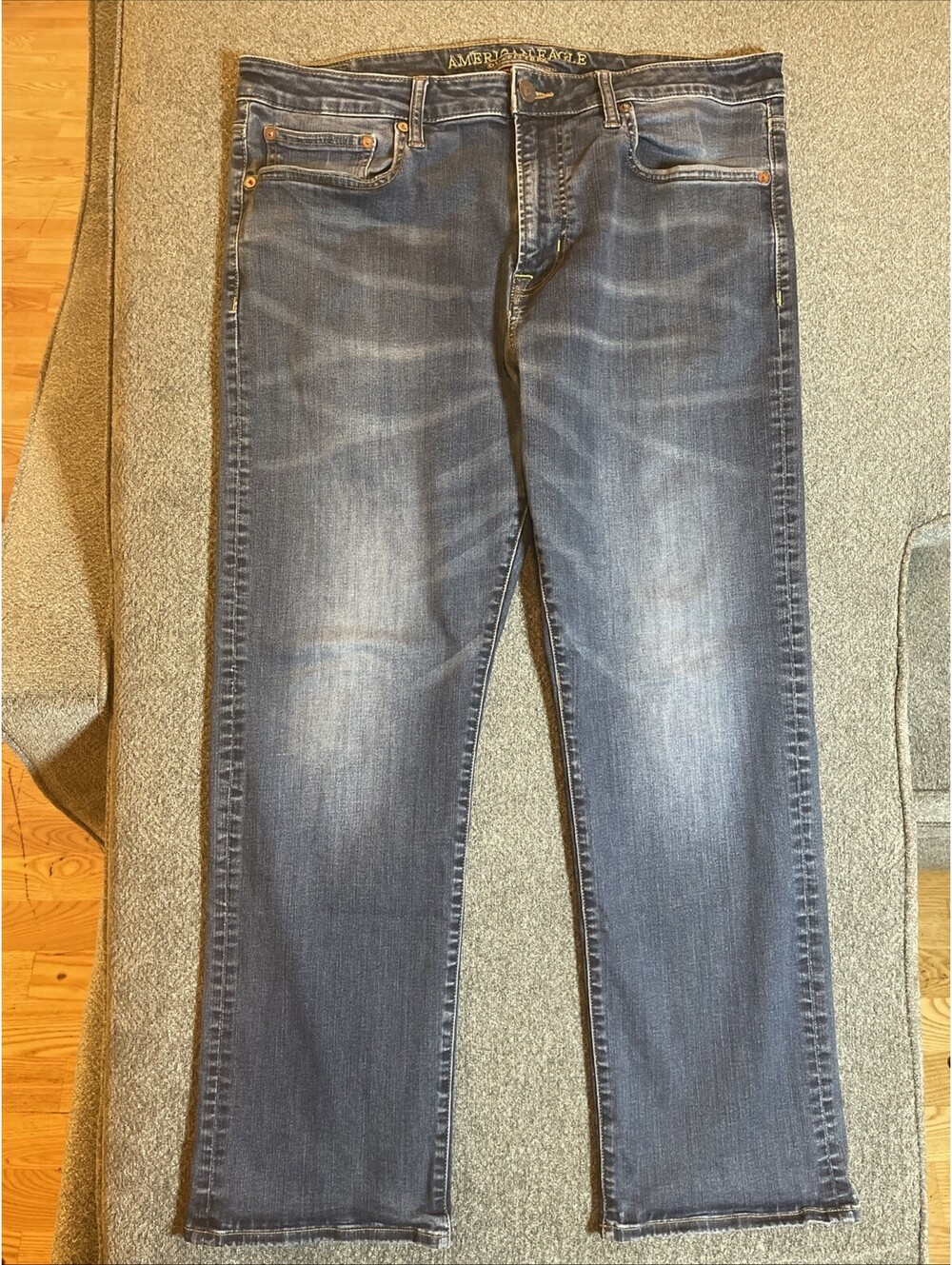 American Eagle Jeans Mens 36x30 Blue Med Wash Extreme Flex Relaxed Straight Leg